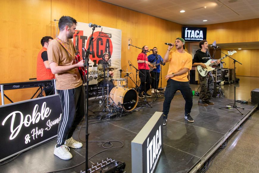 DOBLE & HUG SOUND I LA BASEMENT BAND