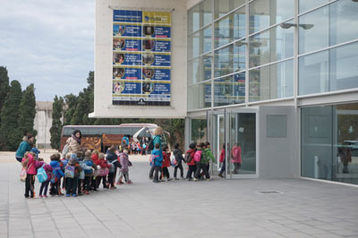 Vuit-cents alumnes omplen l'Auditori Teatre Espai Ter en la primera funció de la nova proposta educativa de música i arts escèniques